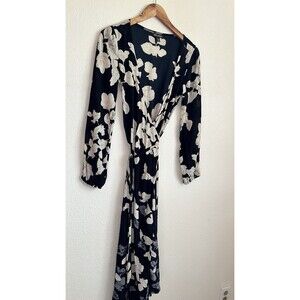Billabong Light Balloon Long Sleeve. True wrap dress Size small.